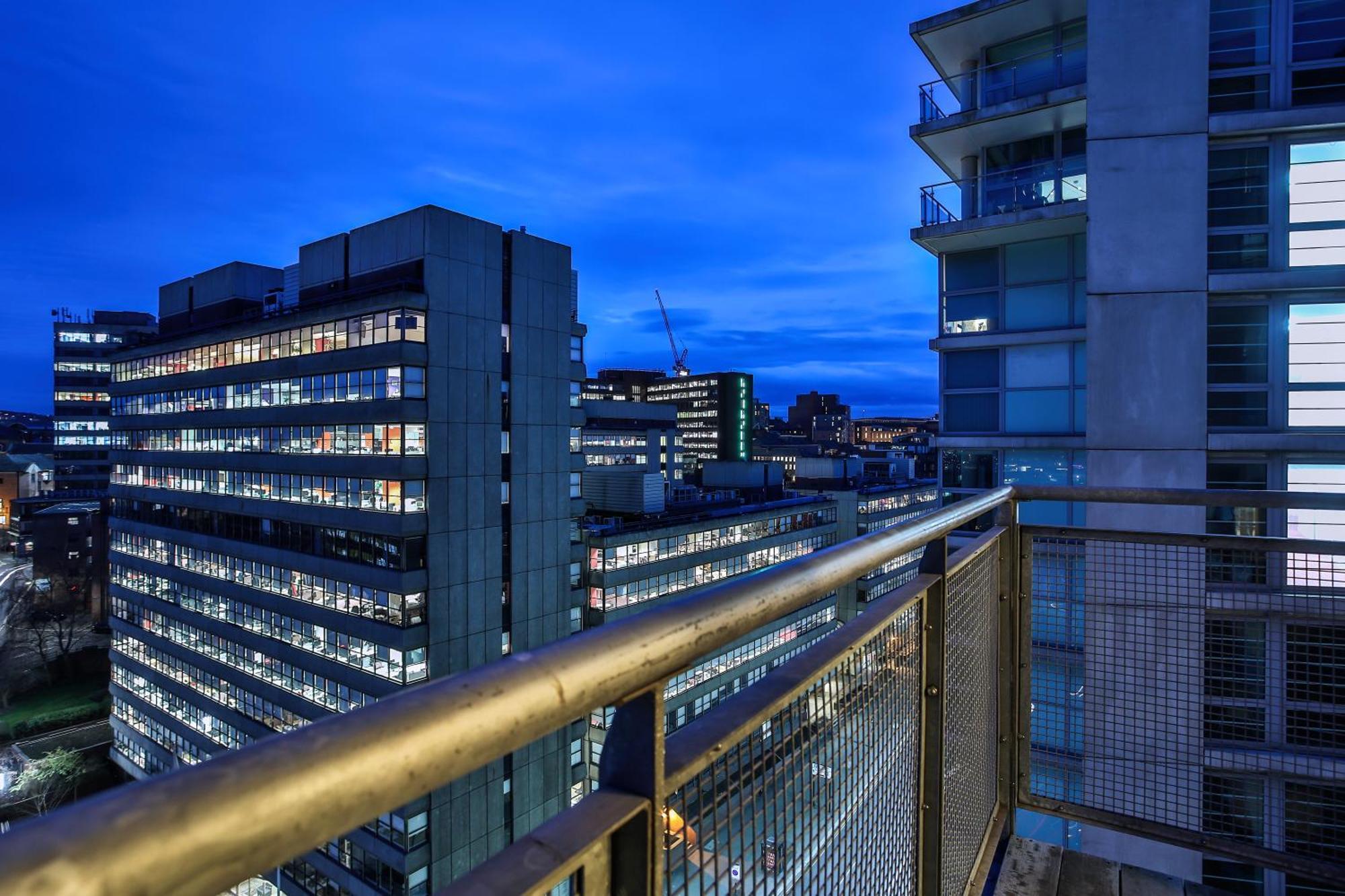 Skyview Apartment By Noknokstay - City Centre With Parking - Group, Family, Business Sheffield Exterior photo