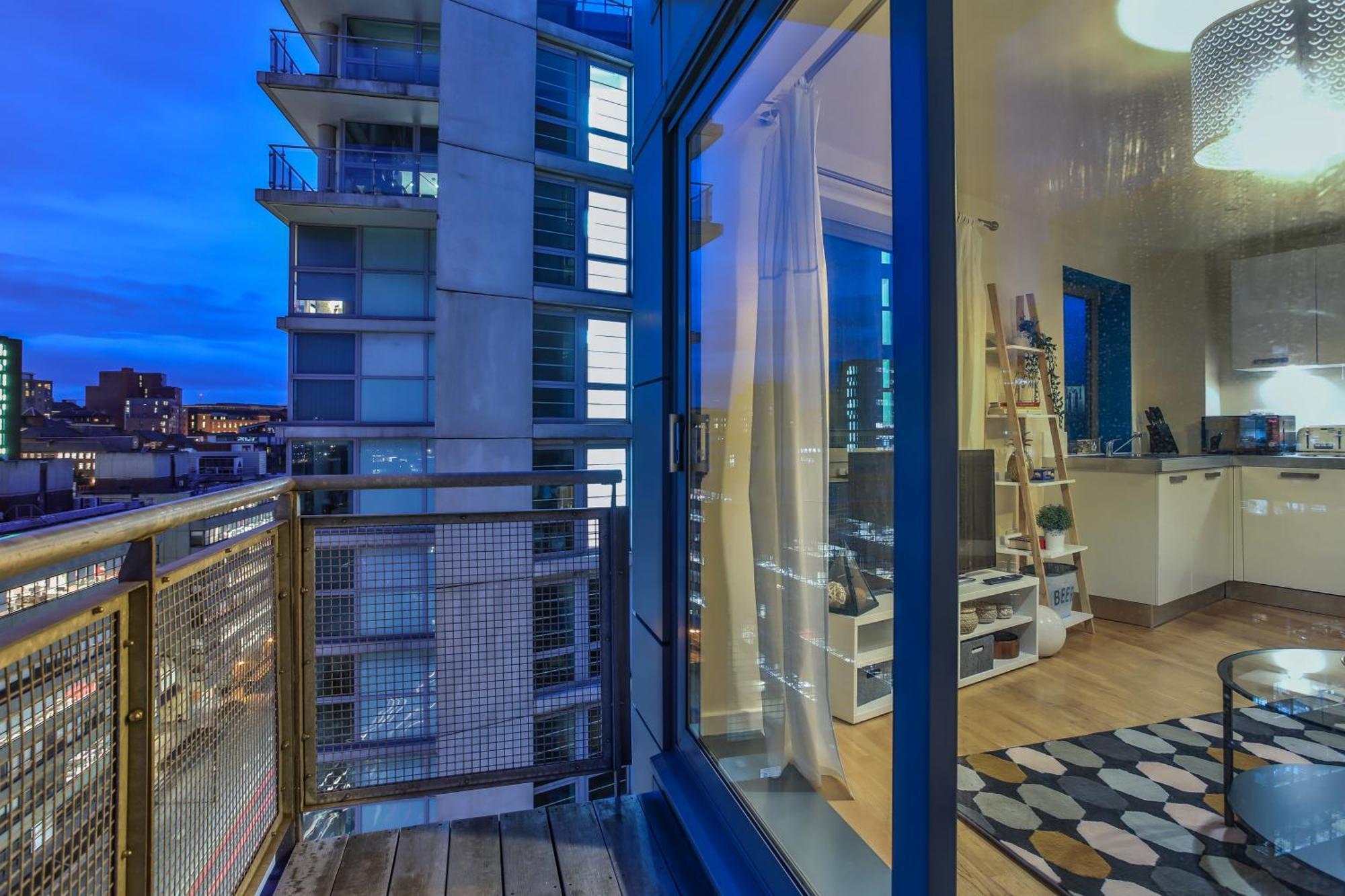 Skyview Apartment By Noknokstay - City Centre With Parking - Group, Family, Business Sheffield Exterior photo